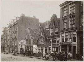 De Willemstraat rond 1920; in het midden huisjes van eind 17e eeuw